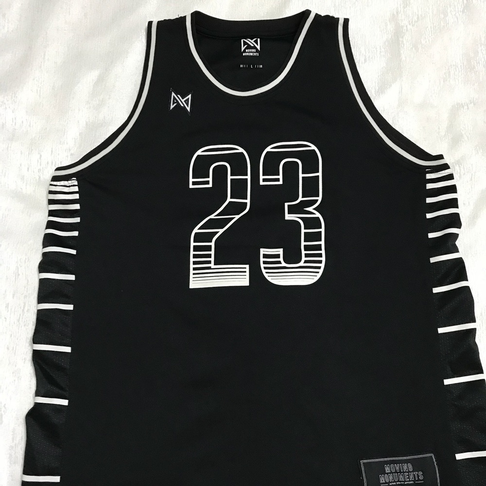 moving monuments - black jersey // streetwear